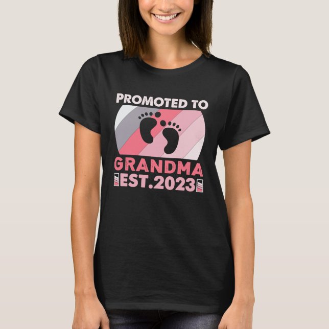 Awesome Promoted to Grandma 2023  New Grandma To B T-Shirt (Front)