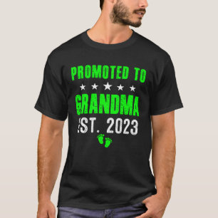 Awesome Promoted to Grandma 2023  New Grandma To B T-Shirt