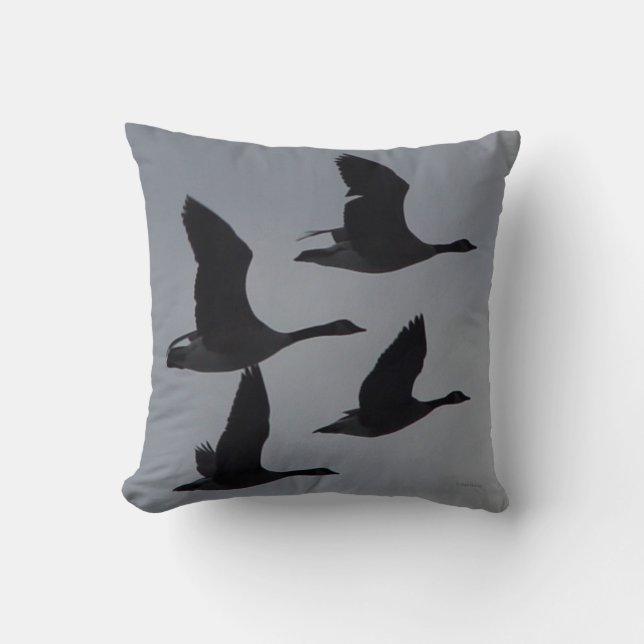 B46 Canadian Geese in Flight Cushion (Front)