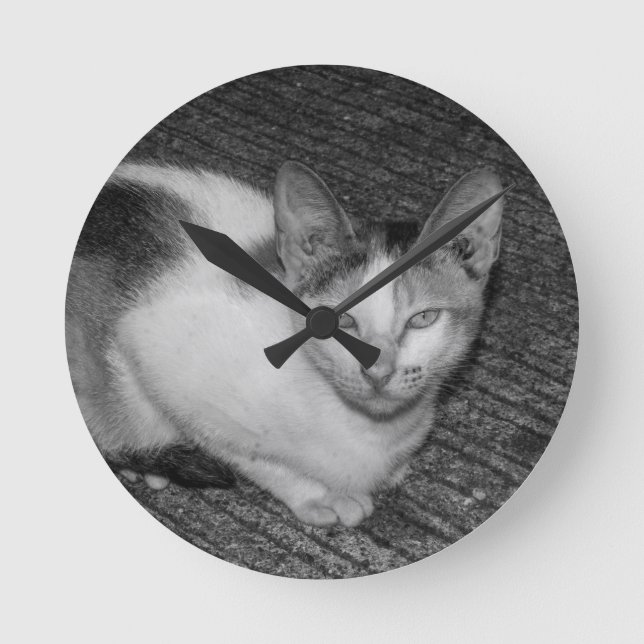 B&W - Cat 03 Round Clock (Front)