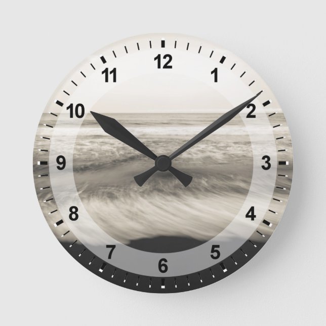B&W seascape, Hawaii Round Clock (Front)