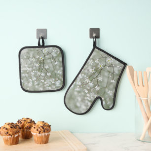 Baby's Breath Flowers Delicate Nature Photography Oven Mitt & Pot Holder Set