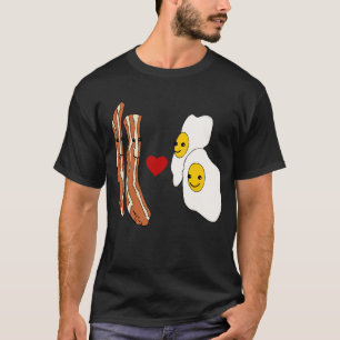 Bacon Loves Eggs Funny Bacon Design T-Shirt