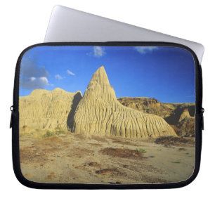 Badlands formations at Dinosaur Provincial Park 7 Laptop Sleeve