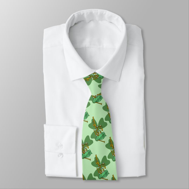Bagpipe Shamrock Tie (Tied)