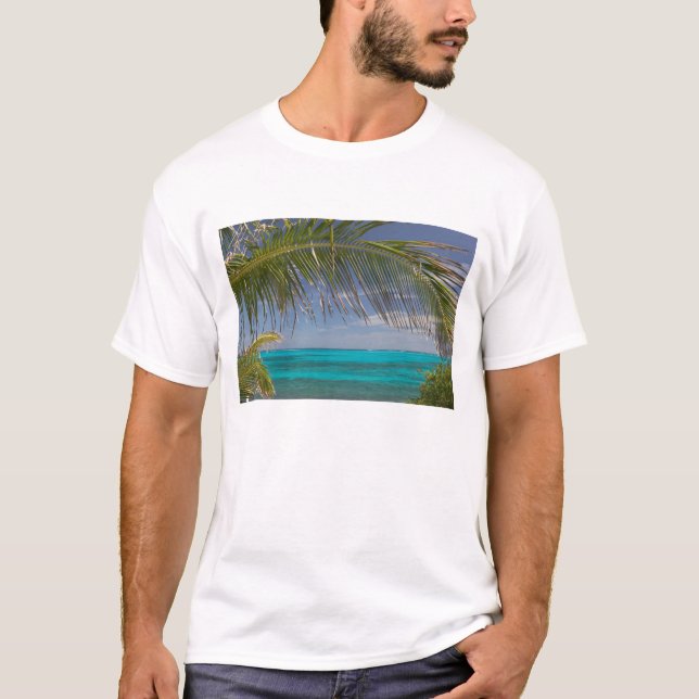 BAHAMAS, Abacos, Loyalist Cays, Man O'War Cay: T-Shirt (Front)