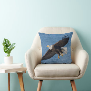 Bald eagle in flight cushion