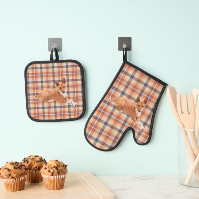 Basenji Dog on Plaid Background Oven Mitt & Pot Holder Set (Insitu(Hanging))