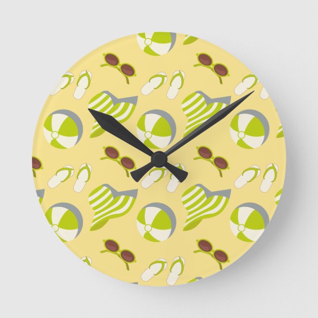 Beach vacay pattern with sunglasses and sun hat  round clock (Front)