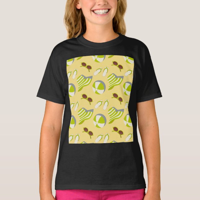 Beach vacay pattern with sunglasses and sun hat  T T-Shirt (Front)
