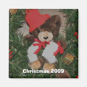 Bear On Wreath Christmas Holiday Magnet