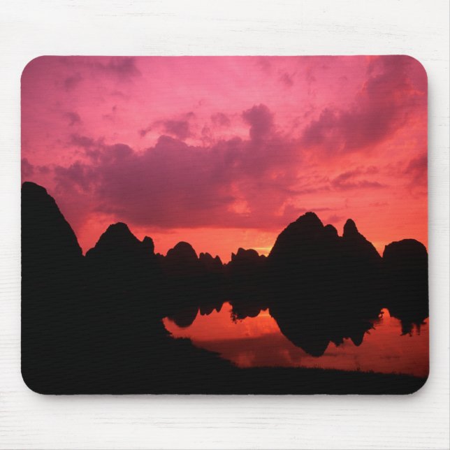 Beautiful colour at sunset of limestone mountains mouse pad (Front)