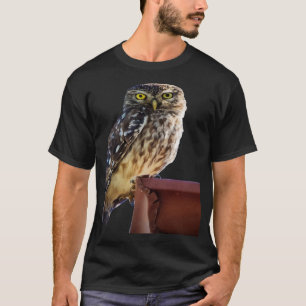 Beautiful Cute Barn Owl Staring With Wide Yellow E T-Shirt