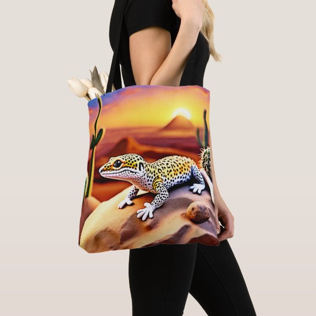 Beautiful Desert leopard Gecko Design Tote Bag (Close Up)