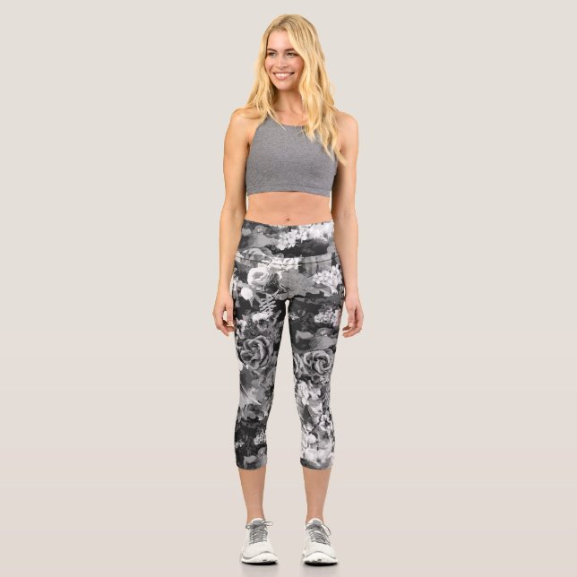 Beautiful detail 2 capri leggings (Front)