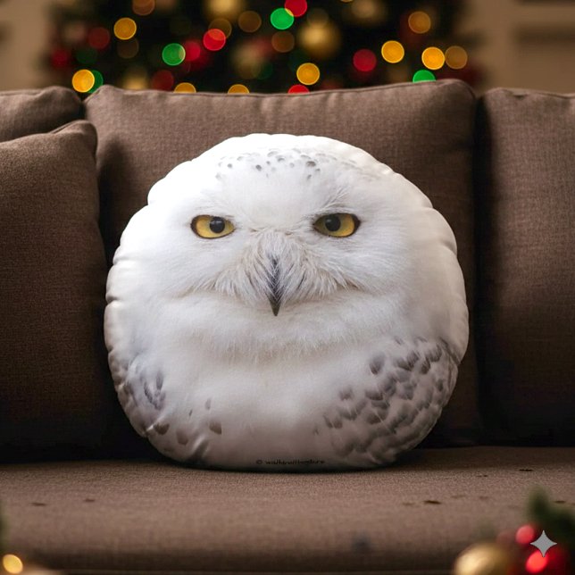 Beautiful, Dreamy and Serene Snowy Owl Round Cushion (Snowy Owl Round Throw Pillow Cover Photo)