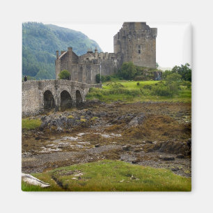 Beautiful Eileen Donan Castle in Western Dornie 2 Magnet