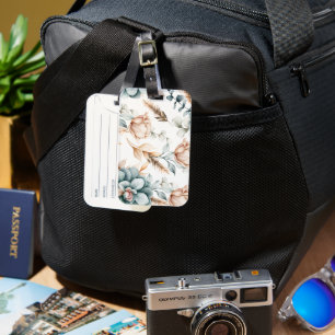 Beautiful floral seamless pattern with vintage luggage tag