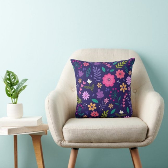 Beautiful Flowers And Leaf Modern  Cushion (Creator Uploaded)