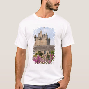 Beautiful gardens and famous castle in Scotland 2 T-Shirt