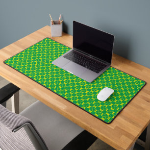 Beautiful green shamrock desk mat