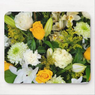 Beautiful roses and lilies bouquet mouse pad