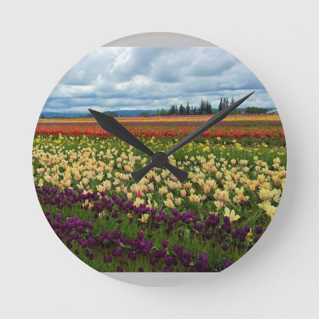 Beautiful Tulip Field, Oregon Round Clock (Front)