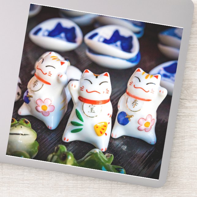 Beckoning cat figurines (Detail)