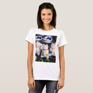 Beckoning cat figurines T-Shirt