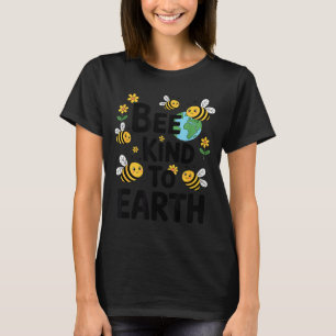 Bee kind to earth - cute bees flowers planet kids T-Shirt