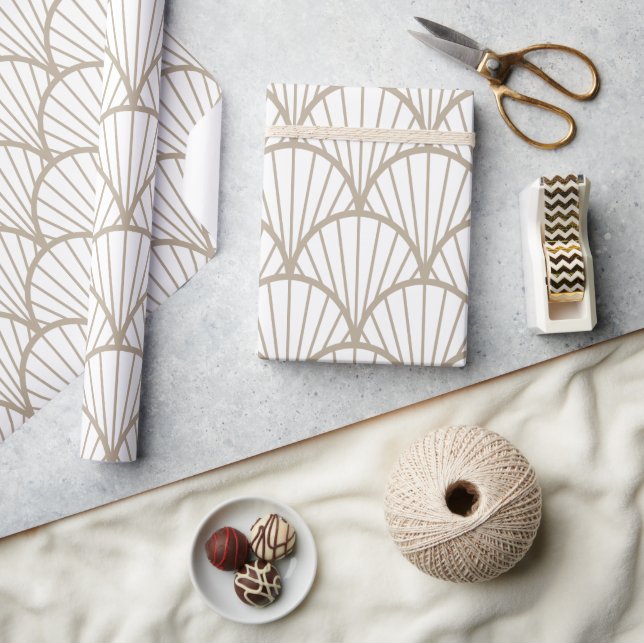 Beige And White Scallop Pattern Wrapping Paper (Crafts)