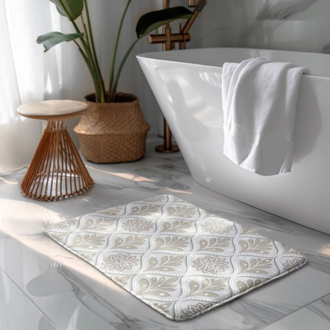 Beige & White Sparkling Quatrefoil Pattern Bath Mat (Creator Uploaded)