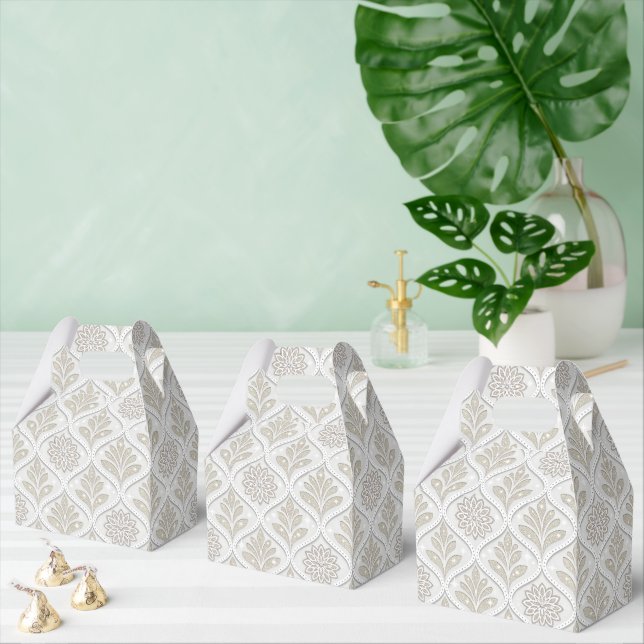 Beige & White Sparkling Quatrefoil Pattern Favour Box (Multiple)