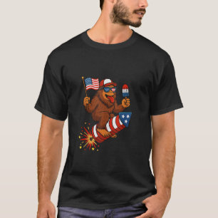 Bigfoot 4th of July American flag Sasquatch Men Bo T-Shirt