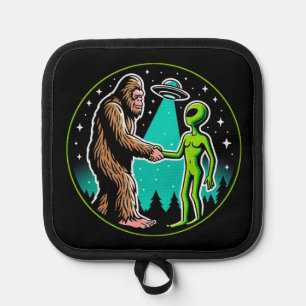 Bigfoot Alien Alliance - Funny Scifi Cryptid Pot Holder
