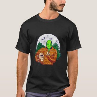 Bigfoot Alien Face Sasquatch Ufo Believers T-Shirt