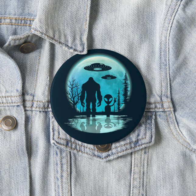 Bigfoot Alien UFO 10 Cm Round Badge (In Situ)