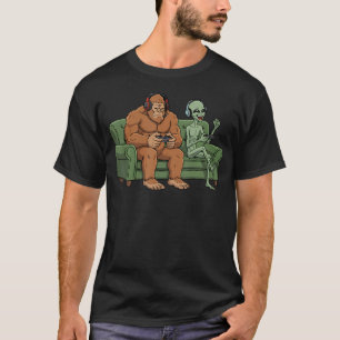 Bigfoot Alien Video Games Gaming Sasquatch Ufo Men T-Shirt