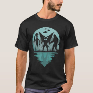 Bigfoot And Mothman Alien Ufos Moon Funny Sasquatc T-Shirt