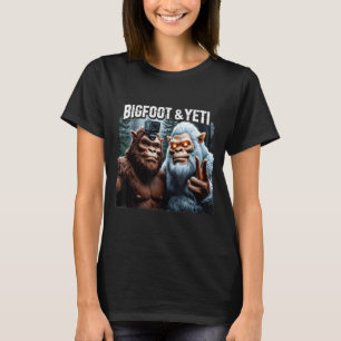 Bigfoot and yeti selfie retro forest nature T-Shirt