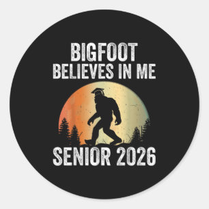 Bigfoot Believes In Me Senior 2026 Sasquatch Gradu Classic Round Sticker