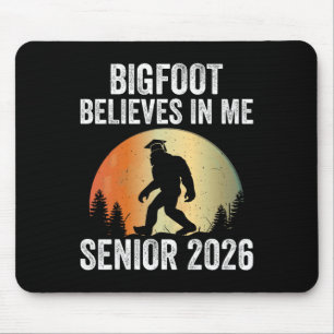 Bigfoot Believes In Me Senior 2026 Sasquatch Gradu Mouse Pad