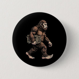 Bigfoot Carrying Chicken Crate Sasquatch Farm Humo 6 Cm Round Badge