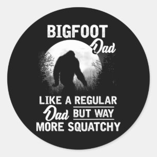 Bigfoot Dad Funny Sasquatch Bigfoot Fathers Day Gi Classic Round Sticker