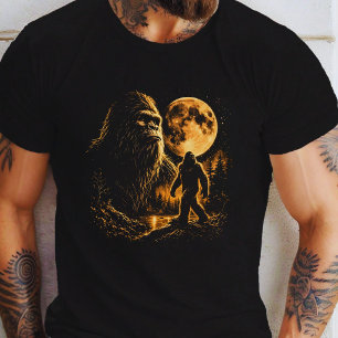 Bigfoot Howling to The Moon Vintage 90s Retro  T-Shirt