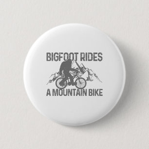 Bigfoot Rides A Mountain Bike Funny Mtb Biking Bik 6 Cm Round Badge