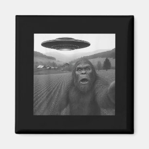 Bigfoot Selfie With Alien Ufo Funny Gifts For Men Magnet