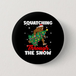 Bigfoot Squatching Through The Snow Sasquatch Chri 6 Cm Round Badge