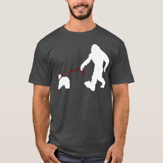 Bigfoot Walking With Komondor Dog Funny Bigfoot am T-Shirt