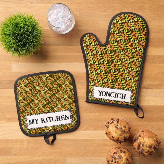 Biohazard Design by Kenneth Yoncich Oven Mitt & Pot Holder Set (Top Down)
